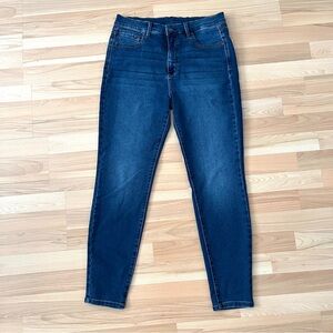 Curve Appeal Woman’s Size 10/30 Essential Skinny Jeans